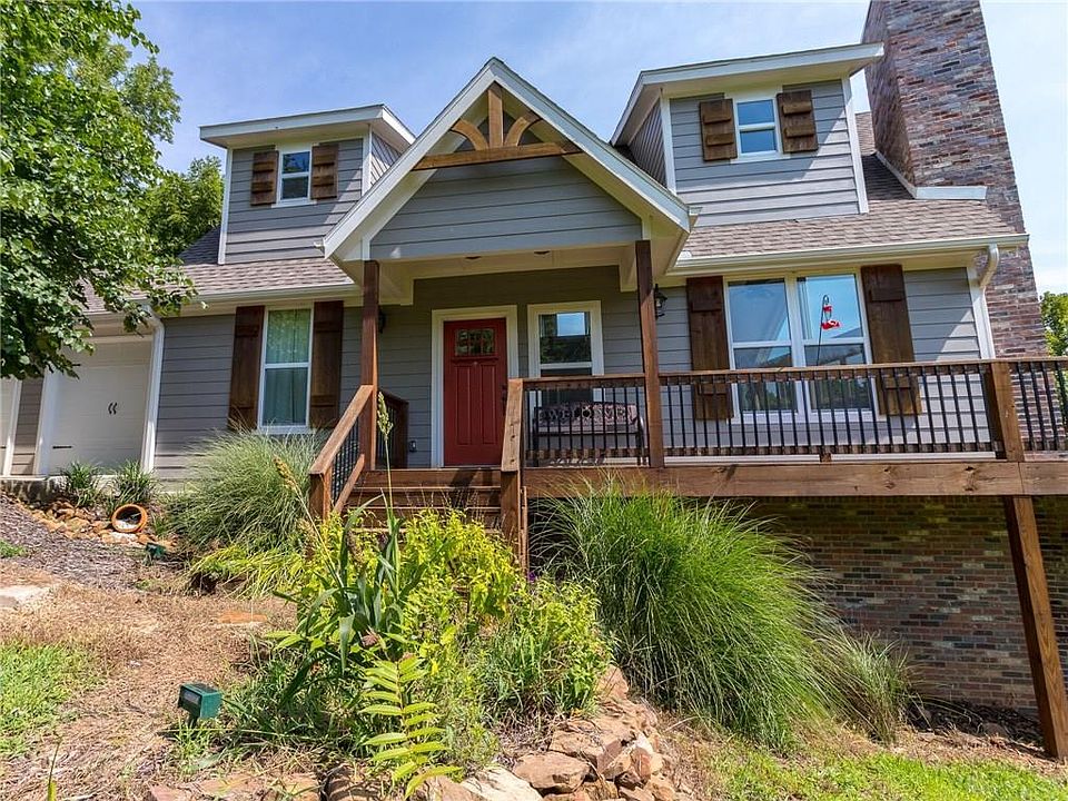 1st image of 878 James Pl