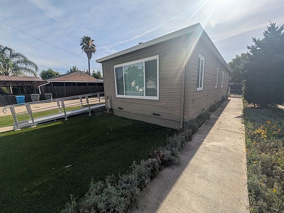 3rd image of 585 Marie Ave
