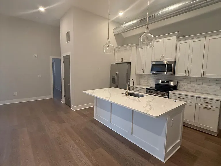 581 Jamestown — Photo 11