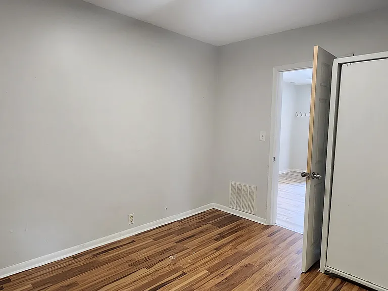 224 12th Ave NE #1 — Photo 6