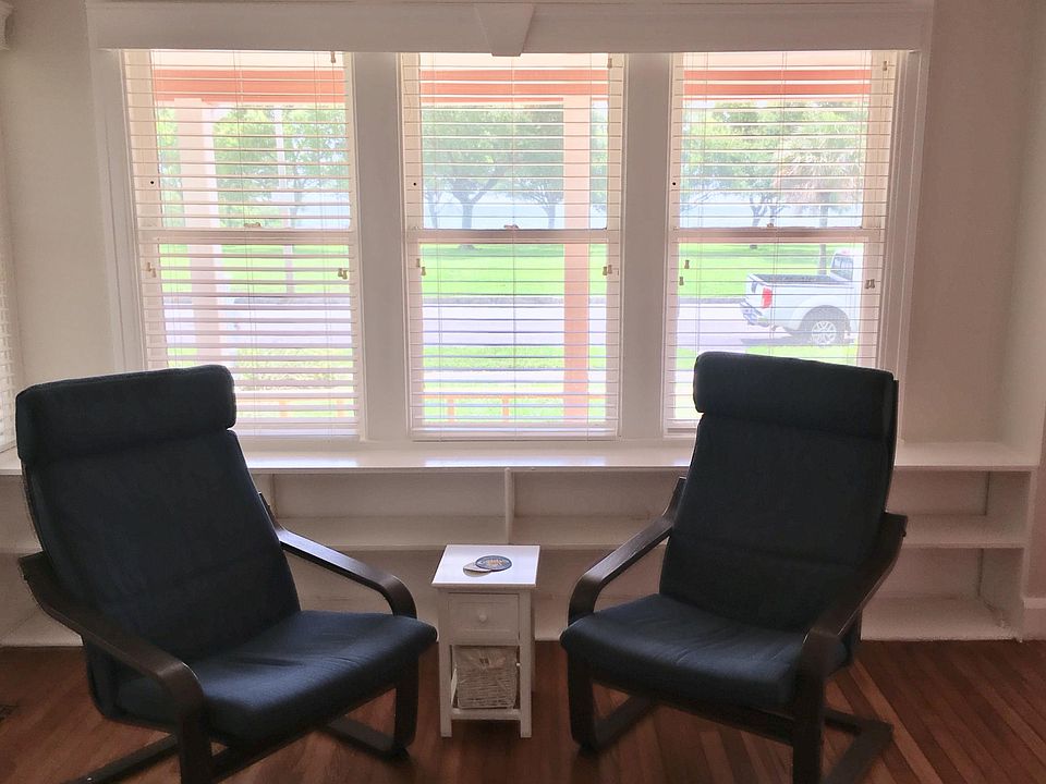 Living room view to Lassing Park and Tampa Bay