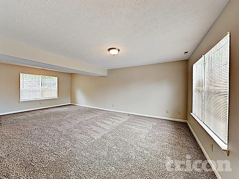 8420 Country Club Blvd — Photo 4