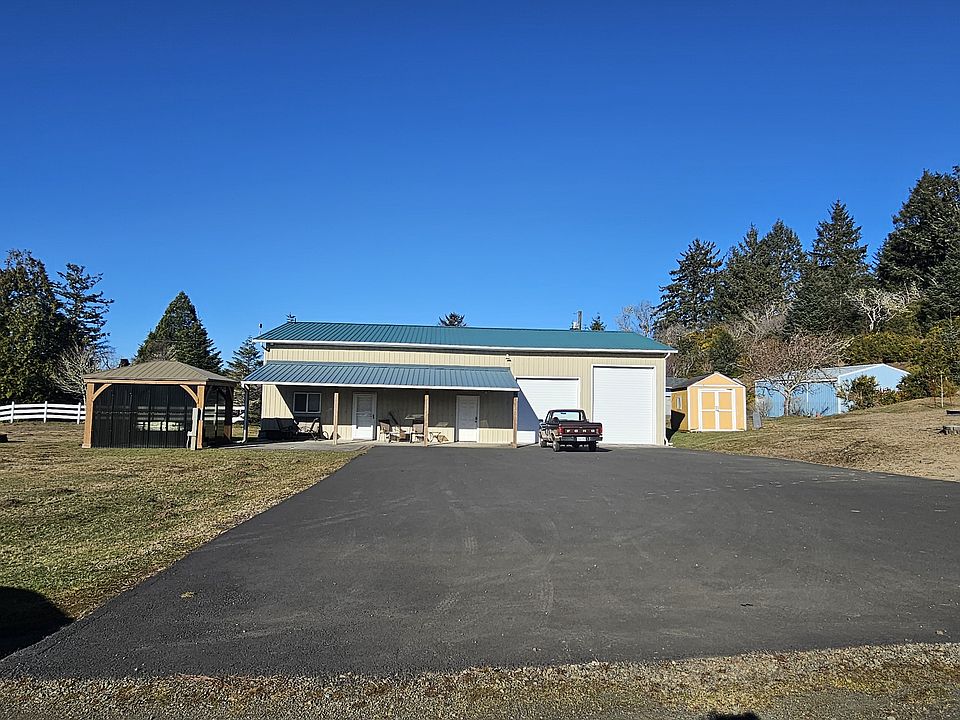 Private and quiet 1bd/1bth home on 1.3 acres with large driveaway and outdoor shed for storage