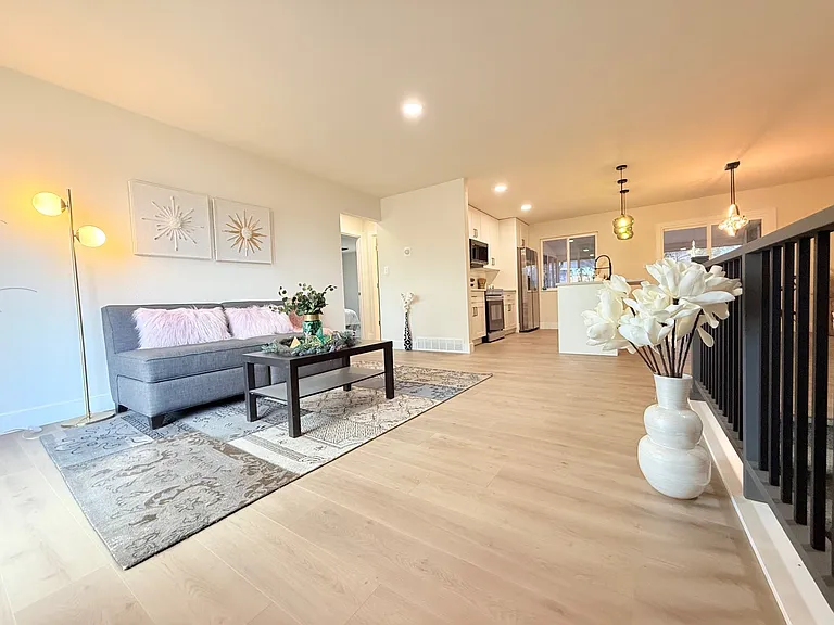 4770 Newton Dr — Photo 3