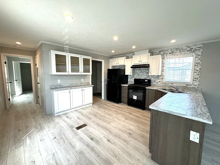 Westbridge Manor — Photo 29