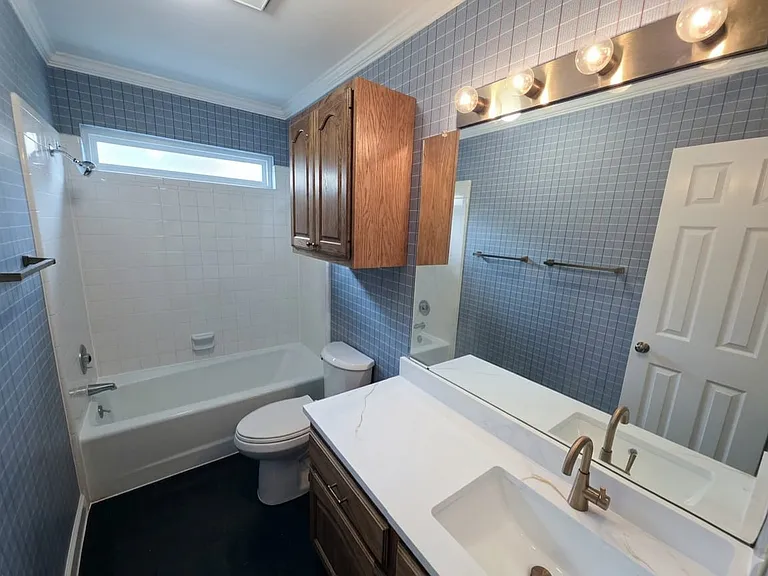 Convenient shared bathroom between the secondary bedrooms.