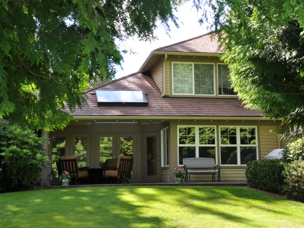 9038 Gleneagle Dr, Blaine, WA 98230