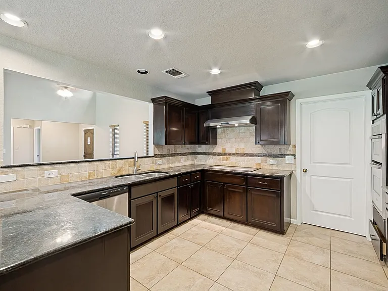16115 Wolf Creek St — Photo 11