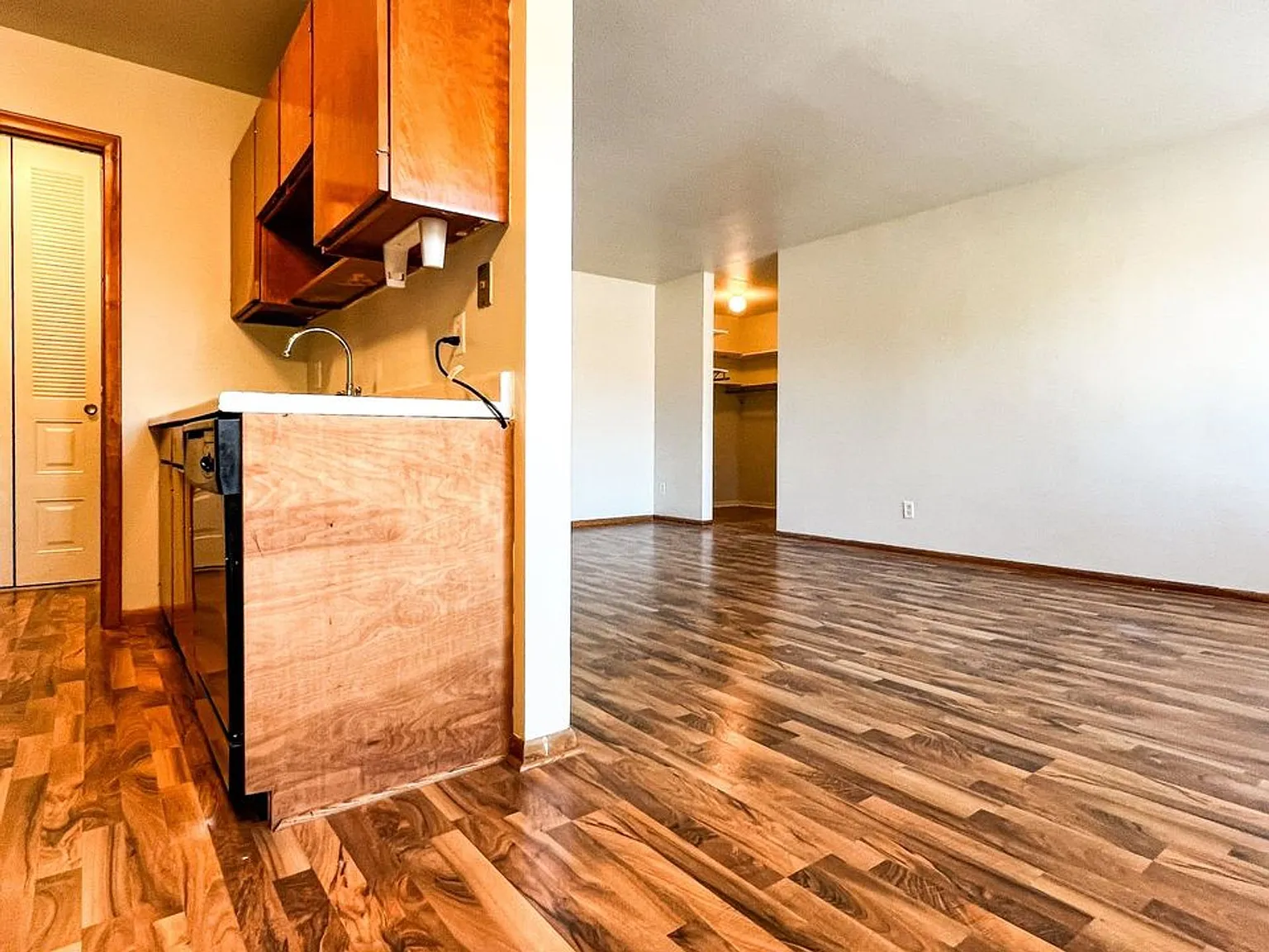 Discover Your Dream Home at Aquilla Park Apartments - Pet-Friendly Living in St. Louis Park! — Photo 1