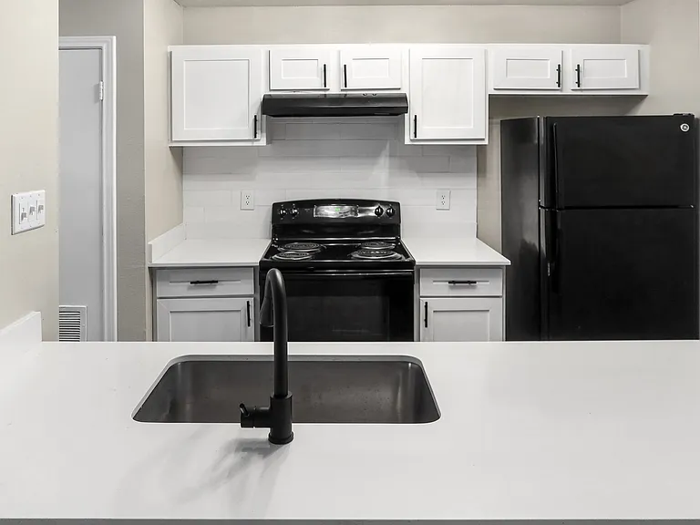 Laurel Heights Apartments — Photo 19
