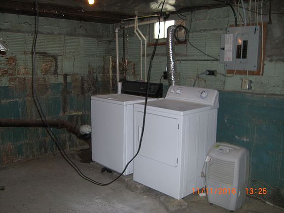 Basement washer dryer