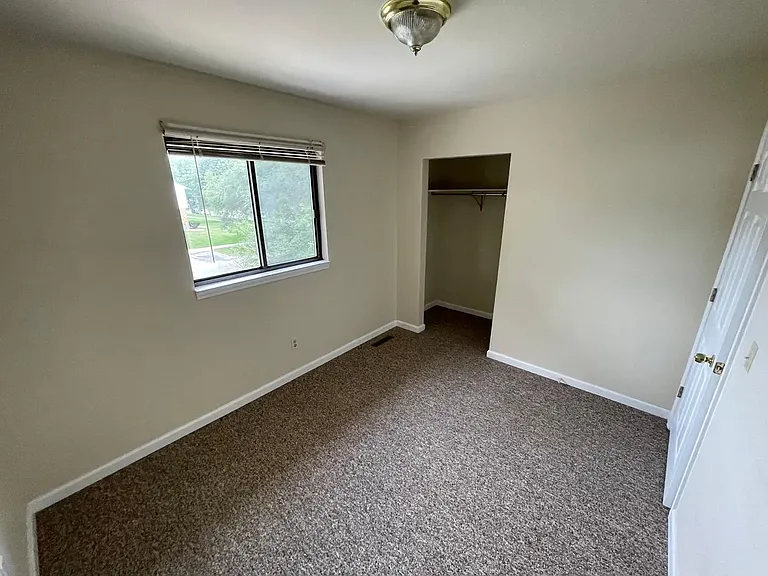 420 S Oak St #D — Photo 10
