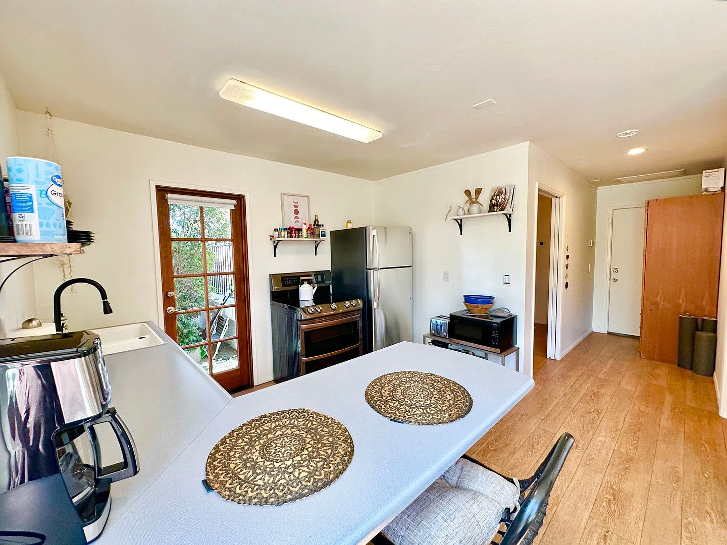 The Perfect Guest House Unit, Located on Stunning Property, Private Everything, minutes to Downto... — Photo 3