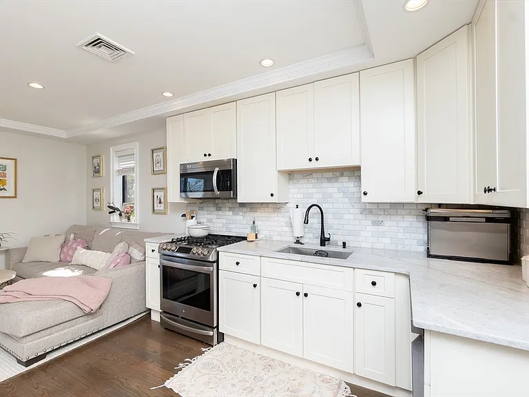 498 Sumner St #PENTHOUSE — Photo 4