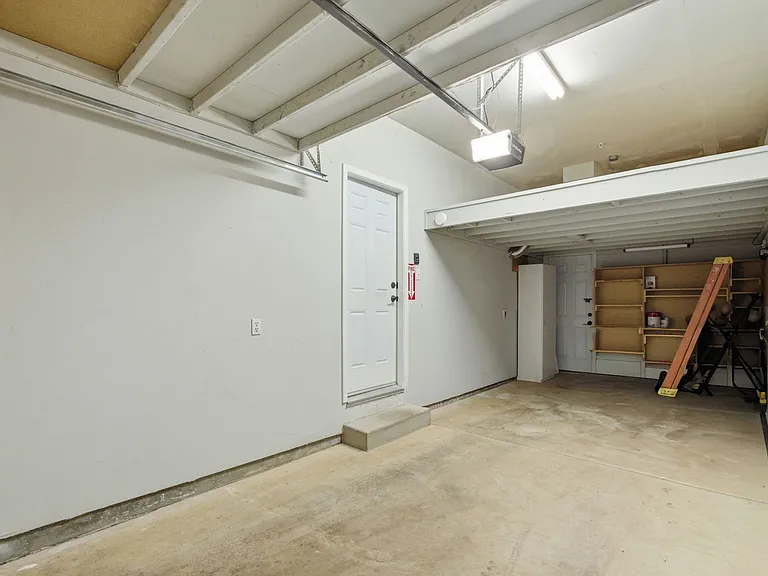 62 Avalon Ct — Photo 37