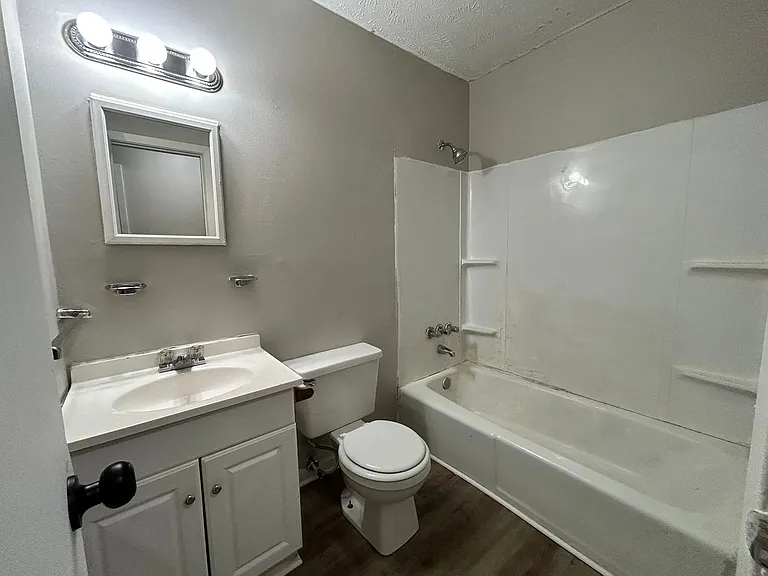 745 Rustland Dr — Photo 6