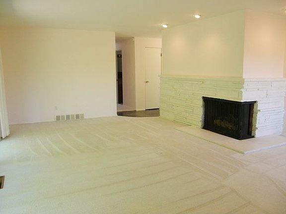 4th image of 9751 SE 41st St