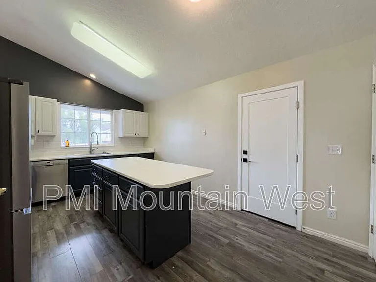 2419 W 1850 N — Photo 8