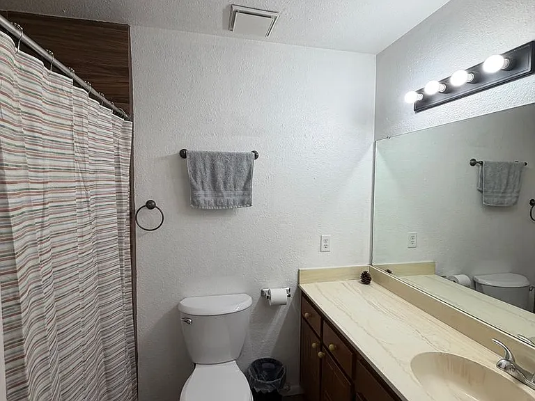 730 E 24th Pl — Photo 16
