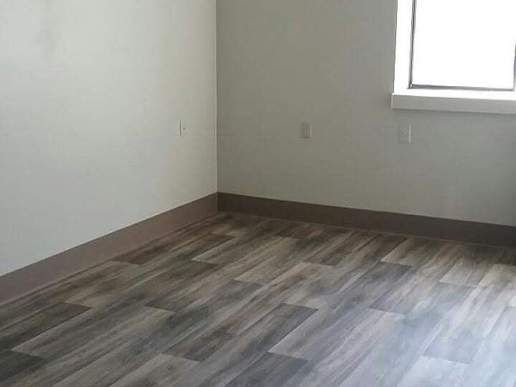 3rd image of 318 E Main St APT 102