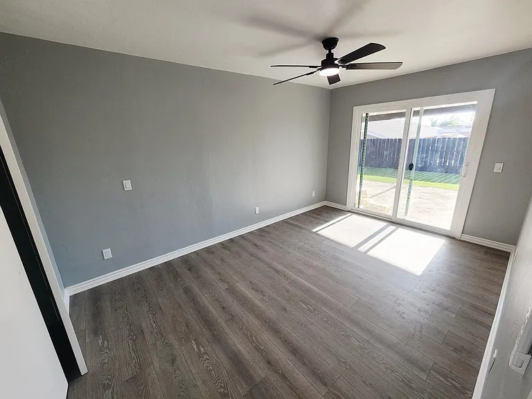 2836 Washington St — Photo 8