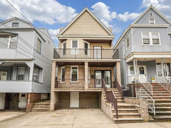22 W 49th St, Bayonne, NJ 07002