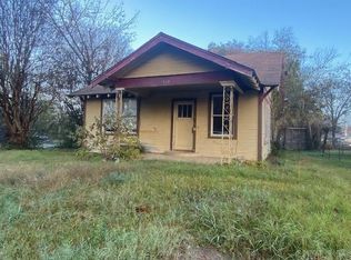 910 W 5th St, Hope, AR 71801