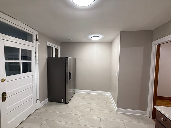 5th image of 5545 N Luna Ave APT 1