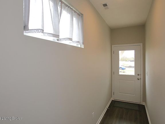 4th image of 590 Falling Leaf Dr