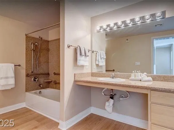 8000 W Badura Ave, Spring Valley, NV