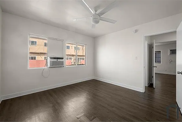 14616-14618 Blythe St #4 — Photo 11
