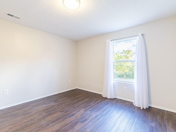 3rd image of 2917 Vinyards Parkway #1