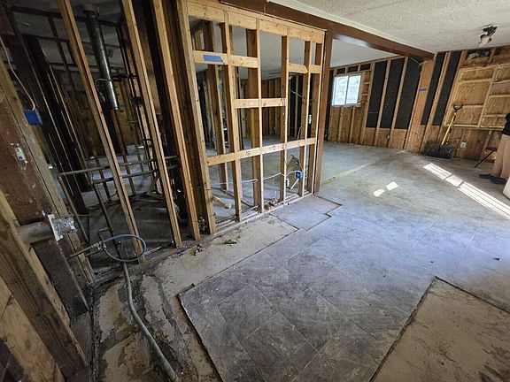 2nd image of 1548 Haynes Ave