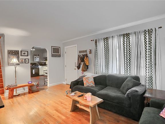 5th image of 904 Sunset Blvd