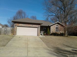 2915 E Manitoo Valley Ct, Springfield, MO 65804