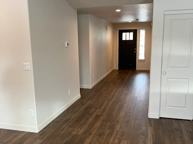 1530 W Green Crest Way — Photo 3