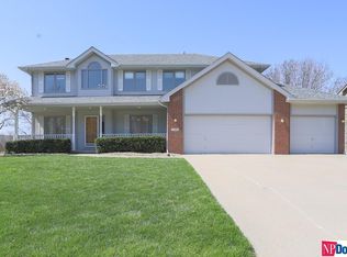 1102 Mackensey Dr, Papillion, NE 68046