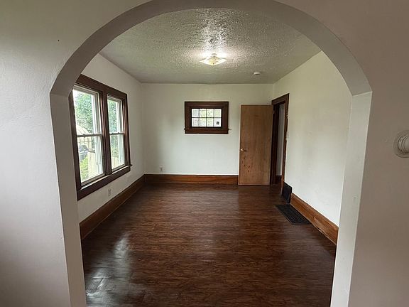 2nd image of 2517 Baldwin Ave NE