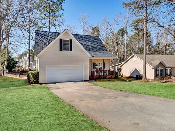 3rd image of 203 Oak Ridge Dr