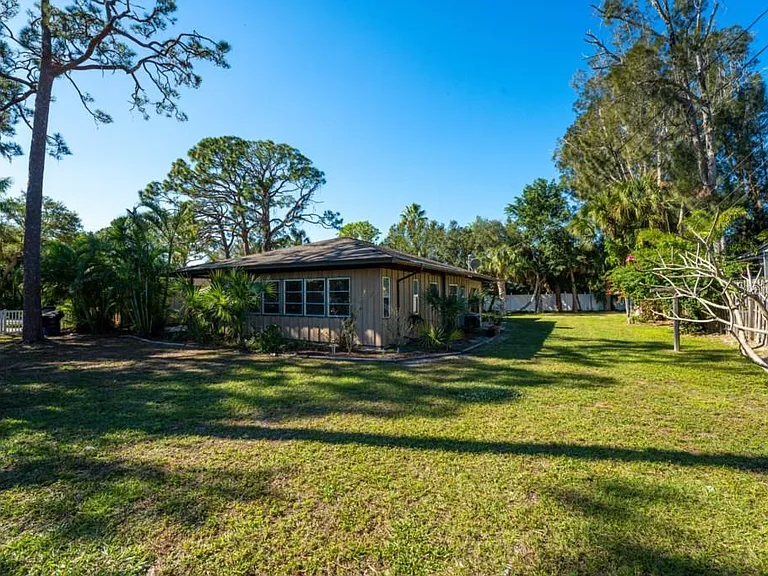 2301 Kalin Ln — Photo 37