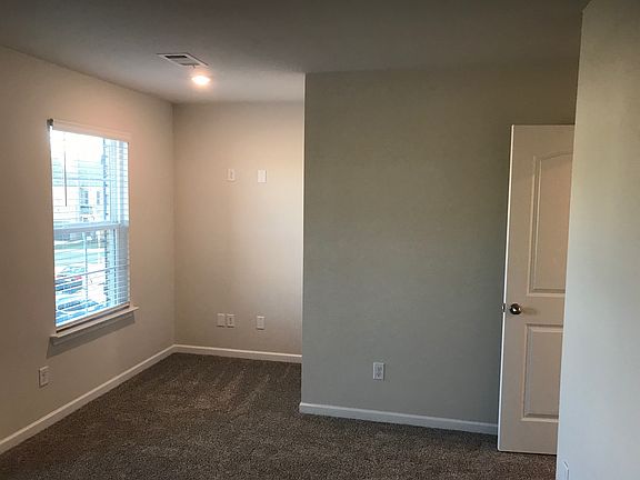 4th image of 12 Holland Ridge Cir
