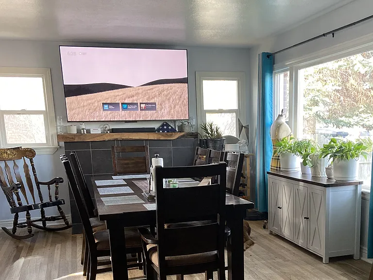 Main level living/dining room