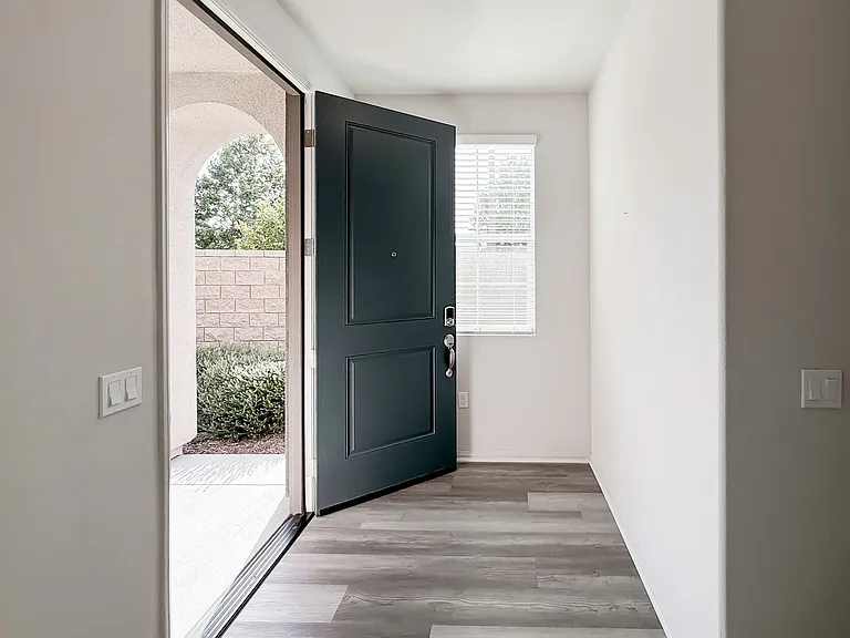 28076 Melrose Dr — Photo 16