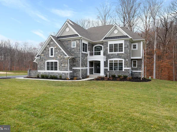 206 Bellflower Ln, Newtown Square, PA 19073