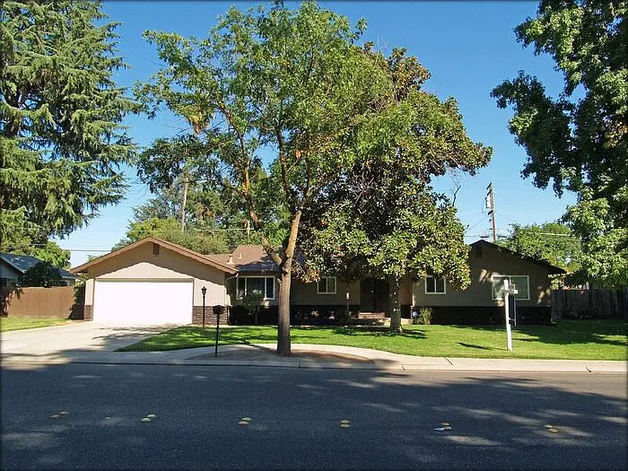 1012 Lakewood Ave photo 1