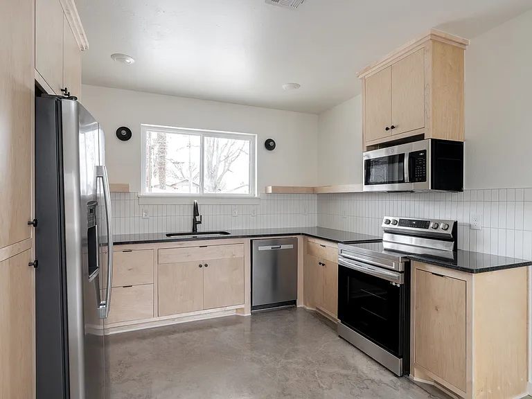 1216 N Blackwelder Ave #12 — Photo 9