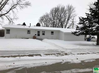 504 Evelyn Dr, Le Mars, IA 51031