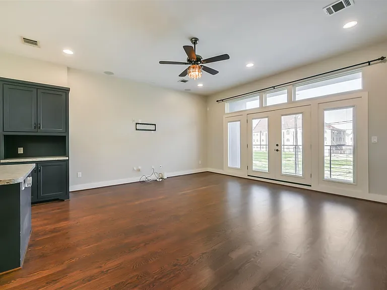 2422 Hadley St — Photo 22