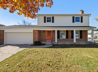 533 Worcester Dr NE, Grand Rapids, MI 49503