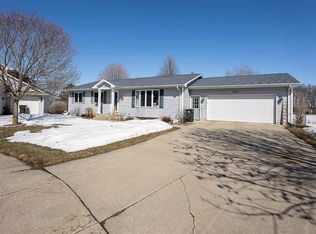 4705 Edgebrook Dr, Waterloo, IA 50701